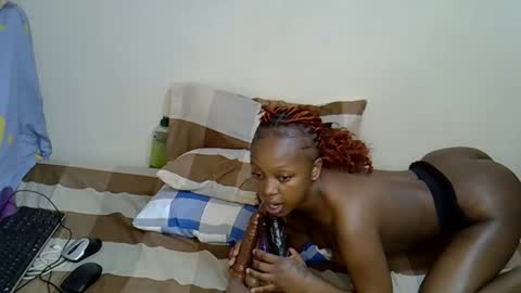 Snapshot of peachysparkel chatting on 02/21/26, 03:46 peachysparkel online show from 02/21/26, 03:46