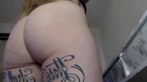 Snapshot of peachyykat chatting on 10/09/25, 01:53 kat online show from 10/09/25, 01:53