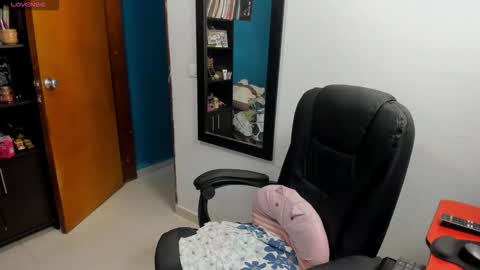 Tangerine Penaut online show from 01/17/26, 12:15