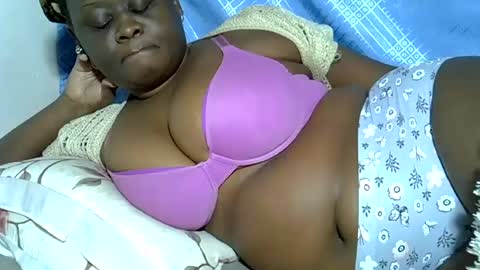 Snapshot of pearl_33 chatting on 07/17/26, 03:18 Keci online show from 07/17/26, 03:18