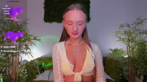 Snapshot of pearl_bloom chatting on 06/23/26, 01:03 Sex Leah online show from 06/23/26, 01:03