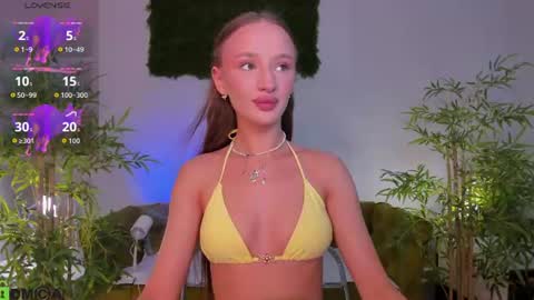 Snapshot of pearl_bloom chatting on 06/26/26, 01:10 Sex Leah online show from 06/26/26, 01:10