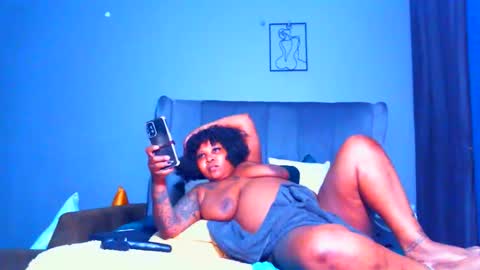 Snapshot of pearlblu38 chatting on 04/21/26, 01:42 Pearl online show from 04/21/26, 01:42