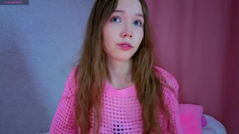 pearly_peach_ online show from 06/05/26, 06:13