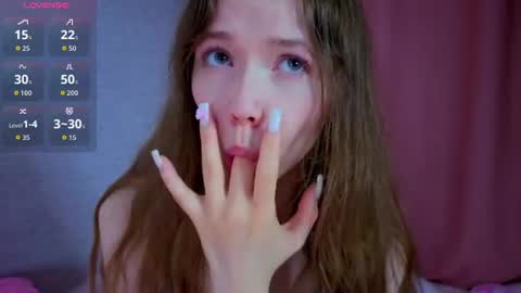 pearly_peach_ online show from 06/11/26, 08:18
