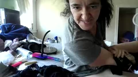 Snapshot of pebblezmeowkitty733247 chatting on 05/08/26, 10:37 pebblezmeowkitty online show from 05/08/26, 10:37