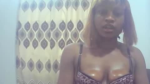 Snapshot of peetyface chatting on 10/31/25, 02:07 Lizzy online show from 10/31/25, 02:07