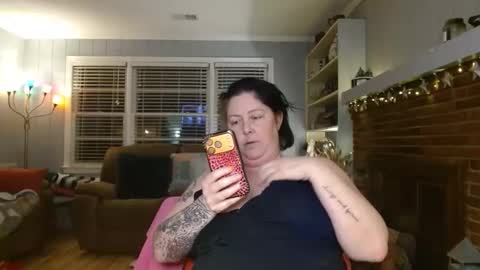 Snapshot of pegggggysue69 chatting on 04/06/26, 02:42 pegggggysue69 online show from 04/06/26, 02:42