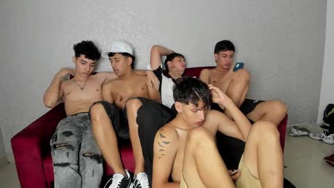 Snapshot of pelusos_mens chatting on 12/15/24, 12:07 CAIN-19 ALLEN-18 RONALD-18 AUSTIN-18 MOD DANTE online show from 12/15/24, 12:07