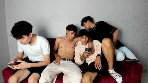 Snapshot of pelusos_mens chatting on 01/15/25, 08:16 CAIN-19 ALLEN-18 RONALD-18 AUSTIN-18 MOD DANTE online show from 01/15/25, 08:16