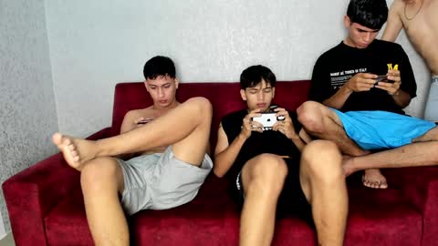 Snapshot of pelusos_mens chatting on 01/24/25, 11:45 CAIN-19 ALLEN-18 RONALD-18 AUSTIN-18 MOD DANTE online show from 01/24/25, 11:45