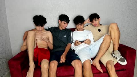 Snapshot of pelusos_mens chatting on 02/03/25, 08:13 CAIN-19 ALLEN-18 RONALD-18 AUSTIN-18 MOD DANTE online show from 02/03/25, 08:13