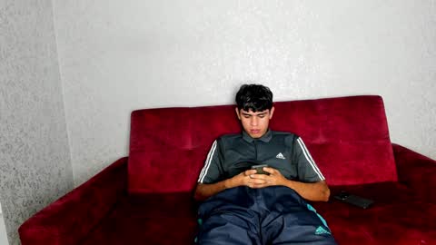 Snapshot of pelusos_mens chatting on 02/04/25, 03:11 CAIN-19 ALLEN-18 RONALD-18 AUSTIN-18 MOD DANTE online show from 02/04/25, 03:11