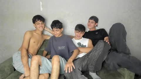 Snapshot of pelusos_mens chatting on 04/30/26, 08:15 CAIN-19 ALLEN-18 RONALD-18 AUSTIN-18 MOD DANTE online show from 04/30/26, 08:15