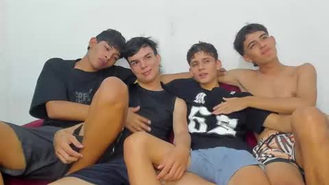 Snapshot of pelusos_mens chatting on 07/23/26, 07:34 CAIN-19 ALLEN-18 RONALD-18 AUSTIN-18 MOD DANTE online show from 07/23/26, 07:34