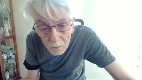 Snapshot of pem1650 chatting on 09/24/25, 06:22 pem1650 online show from 09/24/25, 06:22