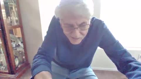 Snapshot of pem1650 chatting on 10/21/25, 08:31 pem1650 online show from 10/21/25, 08:31