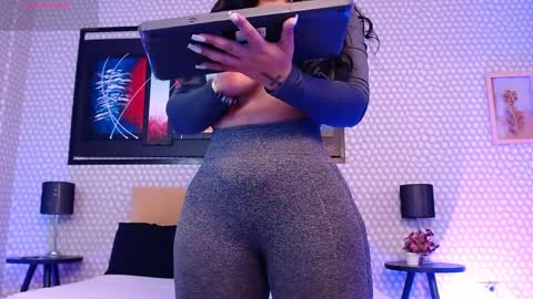 Snapshot of penelopee_28 chatting on 04/10/26, 04:39 Penelope Lets get to 100 hands up online show from 04/10/26, 04:39