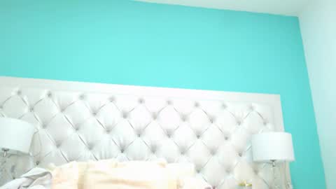 Penelope Laurent online show from 10/31/25, 12:50