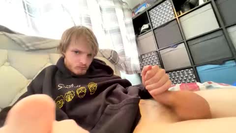 Penguin online show from 09/12/25, 04:51