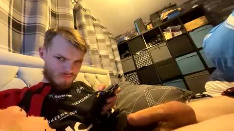 Penguin online show from 10/16/25, 08:32