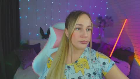 Snapshot of pepper_cat chatting on 01/17/25, 05:30 Dia online show from 01/17/25, 05:30