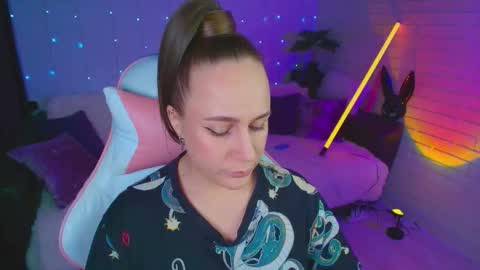 Dia  online show from 11/27/25, 05:20