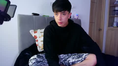 Snapshot of perceo09 chatting on 01/05/25, 04:06 first anal video in bio we are lucy and perceo follow us online show from 01/05/25, 04:06