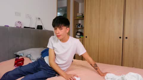 Snapshot of perceo09 chatting on 01/16/25, 04:39 first anal video in bio we are lucy and perceo follow us online show from 01/16/25, 04:39