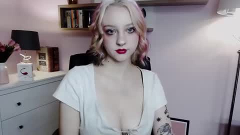 Snapshot of perfect_madeline chatting on 12/19/24, 04:13 Madeline online show from 12/19/24, 04:13