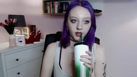 Snapshot of perfect_madeline chatting on 03/09/25, 02:43 Madeline online show from 03/09/25, 02:43