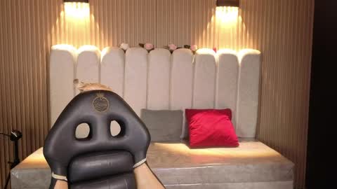 perla_lovely online show from 04/23/26, 12:40