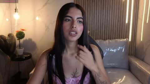 perla_lovely online show from 04/25/26, 01:03