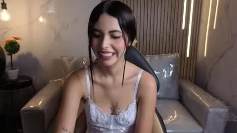 Snapshot of perla_lovely chatting on 05/20/26, 12:22 perla_lovely online show from 05/20/26, 12:22