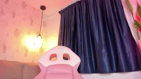 Perla online show from 07/19/26, 12:47