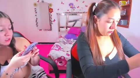 Snapshot of perlabeautiful chatting on 02/21/26, 12:33 PERLA online show from 02/21/26, 12:33