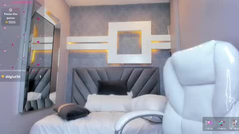 Snapshot of perlaevansx chatting on 02/27/25, 03:25 PERLA online show from 02/27/25, 03:25