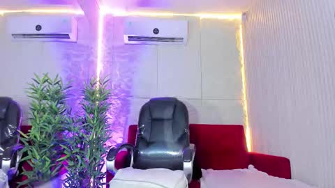 Snapshot of perlaevansx chatting on 09/30/25, 11:21 PERLA online show from 09/30/25, 11:21