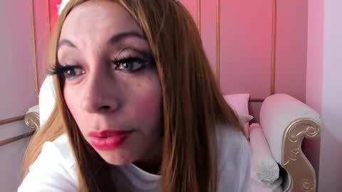 Snapshot of perlapreciosa chatting on 12/16/25, 04:17 PerlaPreciosa online show from 12/16/25, 04:17