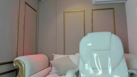 Snapshot of perlapreciosa chatting on 12/18/25, 04:07 PerlaPreciosa online show from 12/18/25, 04:07