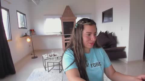 Snapshot of persefone_saira chatting on 02/07/25, 01:01 Marie online show from 02/07/25, 01:01