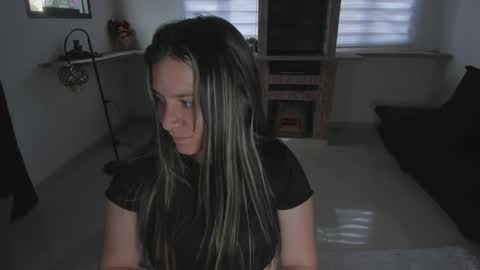 Snapshot of persefone_saira chatting on 02/08/25, 10:19 Marie online show from 02/08/25, 10:19