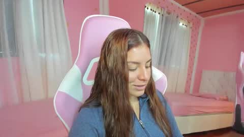 Snapshot of persefone_saira chatting on 10/18/25, 02:07 Marie online show from 10/18/25, 02:07