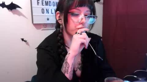 Persephone online show from 04/08/26, 12:05