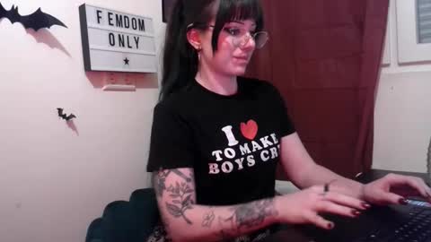 Snapshot of persephones_garden chatting on 04/25/26, 12:08 Persephone online show from 04/25/26, 12:08