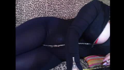 Snapshot of pervdomx chatting on 10/19/25, 10:32 Lady K online show from 10/19/25, 10:32