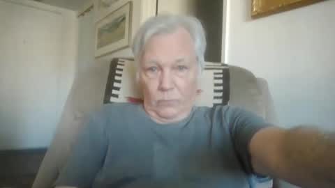 Snapshot of pervdude01 chatting on 01/17/25, 10:01 Nut4aNickel online show from 01/17/25, 10:01