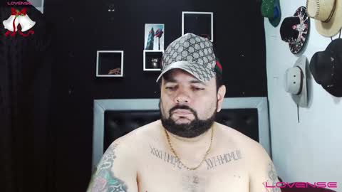 Snapshot of perverseveteranmanxxx chatting on 12/30/24, 04:20 Carlos online show from 12/30/24, 04:20