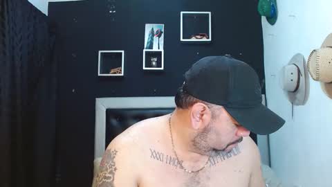 Snapshot of perverseveteranmanxxx chatting on 01/29/25, 02:00 Carlos online show from 01/29/25, 02:00