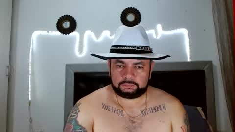 Snapshot of perverseveteranmanxxx chatting on 10/18/25, 04:37 Carlos online show from 10/18/25, 04:37